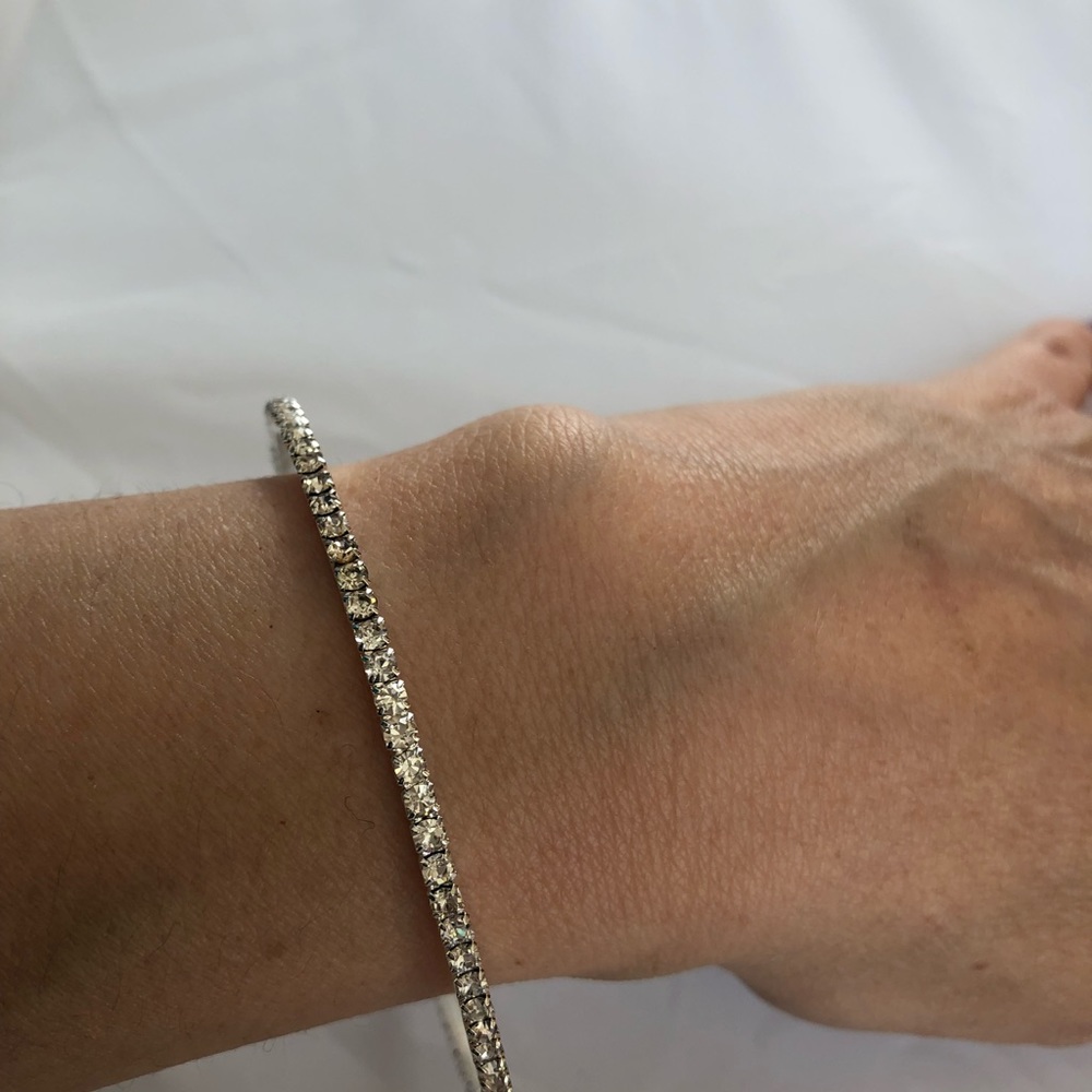 Sparkling bangle bracelet